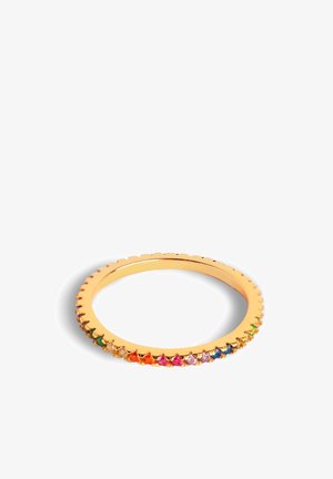 Złota obrączka z falistą krawędzią, ozdobiona wielokolorowymi, gruszkowymi kamieniami szlachetnymi wzdłuż zewnętrznej krawędzi, dodającym vibracyjnego detalu.