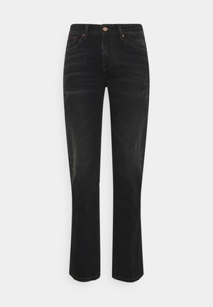 Jean en denim noir avec jambes droites, bouton et fermeture éclair à l’avant, style cinq poches, avec des détails subtilement délavés.