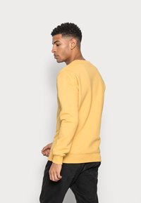 Makia MAKIA X MAURI KUNNAS OCTO - Camisola - ochre
