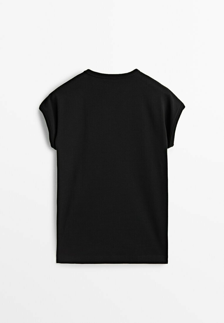plain black tee shirt