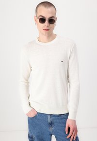Tommy Hilfiger CREW NECK - Jumper - ivory petal