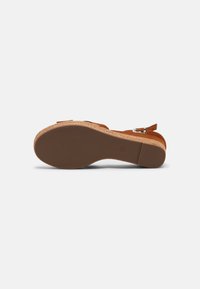 Bullboxer 268003F2T - Platåsandaler - cognac