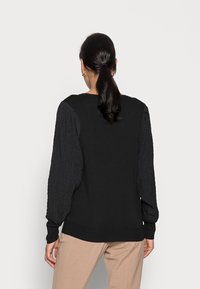 Freequent Sweter