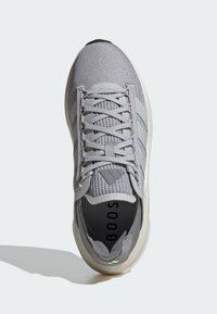adidas Performance AVRYN X - Chaussures fitness - grey two   grey one   green spark