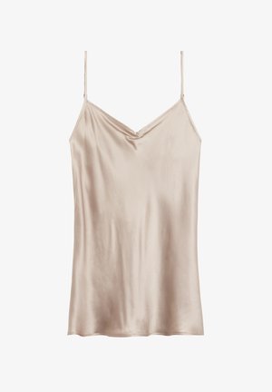 Camiseta de satén en beige claro con tirantes delgados ajustables y escote en V. Presenta una textura suave y brillante y un delantero ligeramente drapeado.