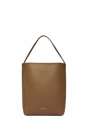 Brązowa torebka skórzana w stylu worka z pojedynczym paskiem i małym złotym logo "Gino Rossi" w pobliżu dolnego środka.