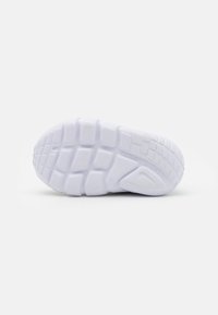 Nike Performance Scarpe da corsa su strada - beige