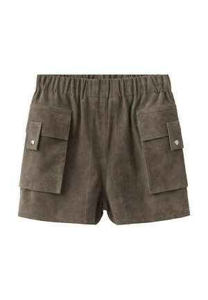 Shorts cargo en daim marron avec ceinture élastique et deux grandes poches à rabat avec boutons-pression sur les côtés avant.