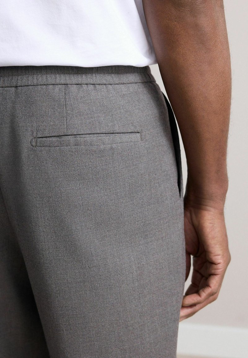 Next Chino´s voor heren kopen | Gratis verzending voor de meeste bestellingen