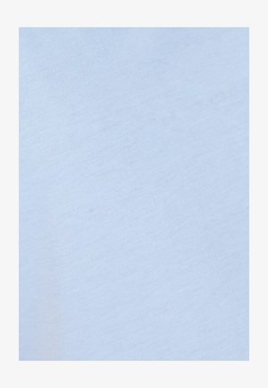 Lichtblauwe stoftextuur met fijne breisteken, met subtiele variaties in schaduwen en weefpatroon.