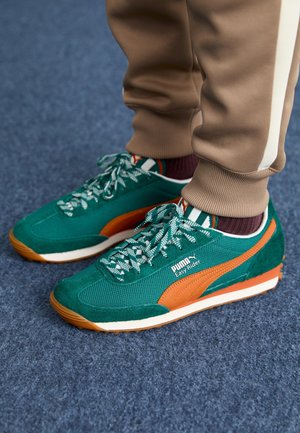 Sneakers - dark green