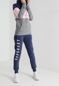 Superdry & Co Pantalones deportivos - mottled dark grey