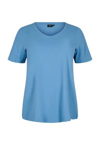 Camiseta de manga corta azul claro con escote en V, hecha de una tela suave, que presenta un corte relajado y costuras sin costura en el dobladillo y las mangas.