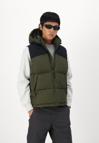 Jack & Jones JCOAERO - Strukirani kaput - forest night