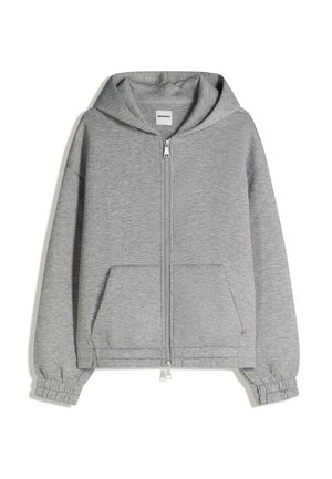 Sweat à capuche gris clair avec fermeture éclair, poches avant, poignets élastiques et capuche, étalé à plat montrant la vue de face.