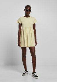 Urban Classics EMPIRE VALANCE TEE - Denné šaty - softyellow