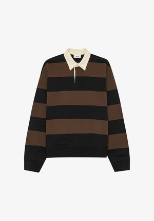 Maglia da rugby a maniche lunghe con ampie strisce orizzontali nere e marroni e colletto bianco a contrasto, abbottonata al collo.