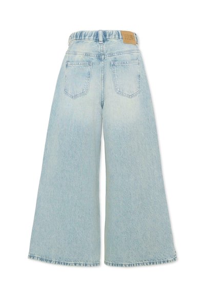 Jean denim bleu clair à jambes larges avec ceinture élastique, deux poches arrière et ourlet cousu, vu de dos.