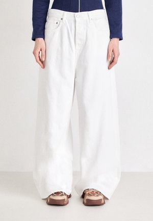 MARGOTT PANTS - Široké nohavice - natural white