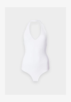 Bela enodelna kopalke z vratnimi trakom in globokim V-izrezom ter gladko teksturo, zasnovane za oprijet silhueto.