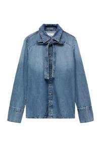 Chemise en denim bleu à manches longues avec boutonnage sur le devant et col noué en un nœud, présentée sur un fond blanc.