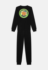 Zwarte trainingspak met een lange mouw top voorzien van een kleurrafische afbeelding van een cartoonfiguur in een cirkelontwerp op de achterkant, en bijpassende broek.
