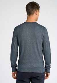 Lindbergh O NECK - Stickad tröja - dk blue blend