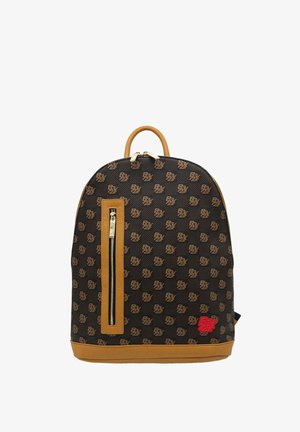 Zaino nero con motivo e dettagli beige, dotato di una tasca frontale con zip, forma arrotondata e manico superiore. Dettaglio del logo ben visibile in basso a sinistra.