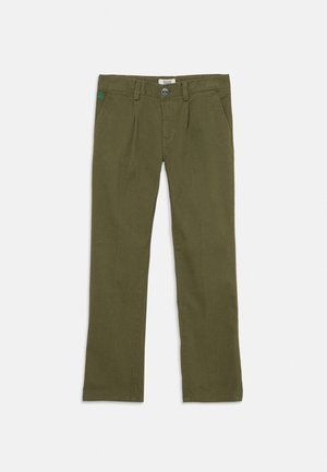 Khaki zielone chinosy o prostym kroju, wykonane z materiału bawełnianego, z przednimi kieszeniami i zapięciem na guzik. Prosty design, bez wzorów.