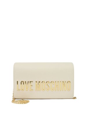 Clutch color crema con lettering "LOVE MOSCHINO" in tono oro, texture liscia, forma rettangolare e tracolla per versatilità.