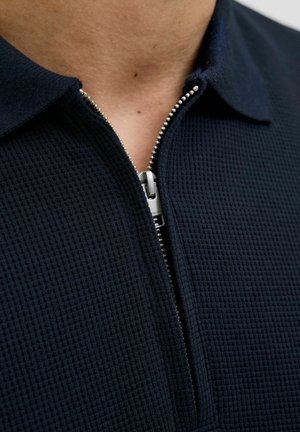 JJEAUSTIN ZIP SS NOOS PLS - Polo shirt - navy blazer
