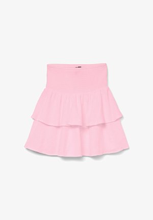 Mini-jupe rose à couches avec taille haute élastique, en tissu léger et texturé, présentée sur fond blanc.