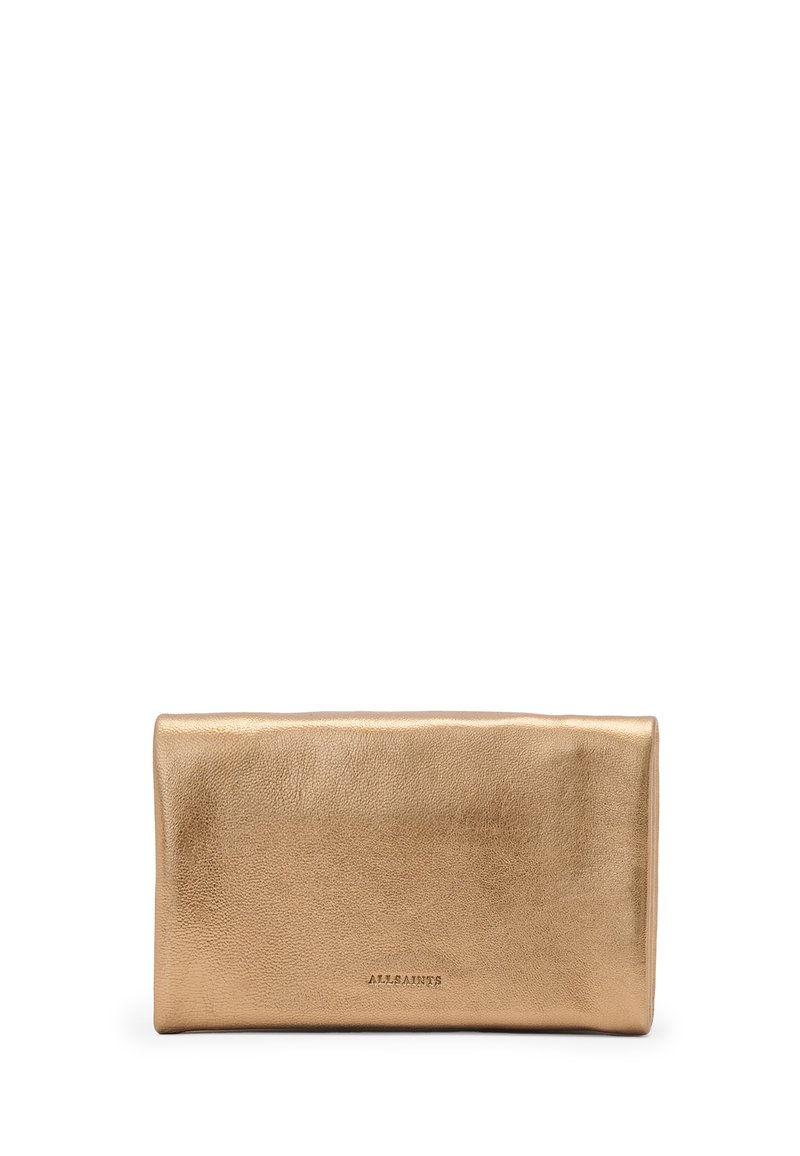 Clutch in pelle oro metallizzato con texture liscia e forma rettangolare. Presenta un logo impresso sulla superficie anteriore.