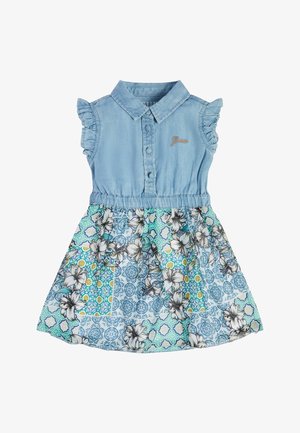 Robe en denim avec manches courtes à volants, col à revers, devant boutonné et jupe à motif floral bleu avec des accents verts et jaunes.