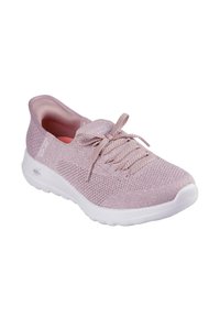 Zapatilla de running de color rosa claro con parte superior de punto transpirable, diseño con cordones, cuello acolchado y suela blanca acolchada para mayor comodidad.