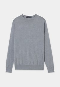 Maglione grigio realizzato in materiale morbido, con scollo rotondo, maniche lunghe e vita aderente con una sottile texture.