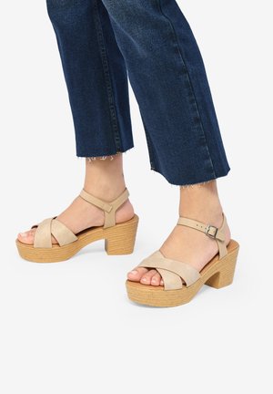 Bosanova CON TACÓN EFECTO ESPARTO - Platform sandals - arena