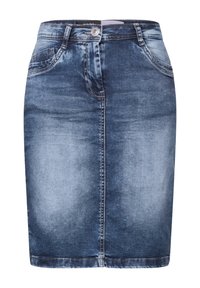Denimkjol i mid-thigh längd med en blekt blå tvätt, framfickor och en framknäppning med synliga sömdekorationer.