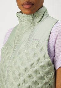 Nike Performance AEROLOFT VEST - Chaleco - jade horizon