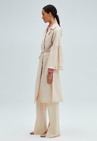 Touché Privé SIDE SLIT  - Trenci - cream