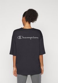 Champion ICONS OVERSIZE CREWNECK  - T-shirt con stampa - black