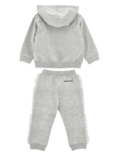 Φωτεινή γκρι παιδική μπλούζα με κουκούλα και ταιριαστά φόρμα παντελόνια με ριμπ μανσέτες και λευκή δαντέλα στα πλάγια των παντελονιών, οπίσθια όψη.