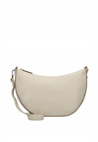 Bolso cruzado de cuero color crema, en forma de media luna, con textura suave, correa ajustable y un sutil logotipo de la marca grabado en el frente.