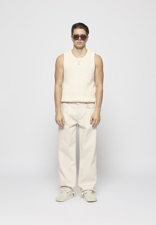 PLEATED RELAXED FIT UNISEX - Relaxed fit jeans - ecru4