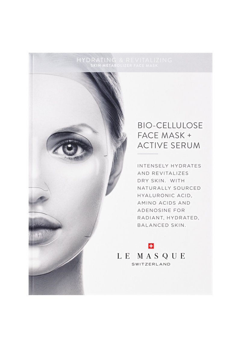 Il packaging della maschera per il viso in bio-cellulosa presenta il volto di una donna in bianco e nero con sezioni della maschera delineate, testo che descrive gli ingredienti idratanti e il logo del marchio.