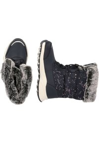 Marine Winterstiefel mit einem Kunstfellkragen, strukturiertem Material, pinkem Sternmuster und weißer Gummisohle. Wasserdicht und isoliert.
