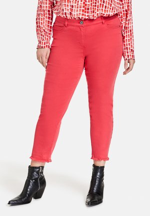 BETTY - Slim fit jeans - strawberry red