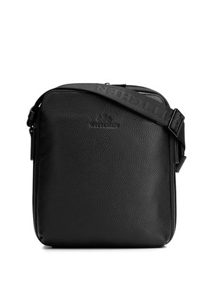 Czarna torebka na ramię z teksturowanej skóry z regulowanym paskiem i zamkiem błyskawicznym na górze, kompaktowy kwadratowy kształt, z tłoczonym logo Wittchen na przodzie.