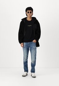 Jack & Jones JORREALMEAL TEE UNISEX - Μπλουζάκι με στάμπα - black