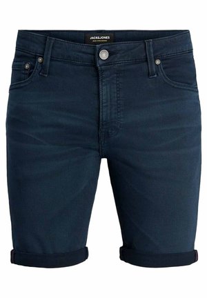 Pantalones cortos de mezclilla azul oscuro con cierre de botón, puños enrollados y bolsillos delanteros. Textura suave con detalles de costura visibles.